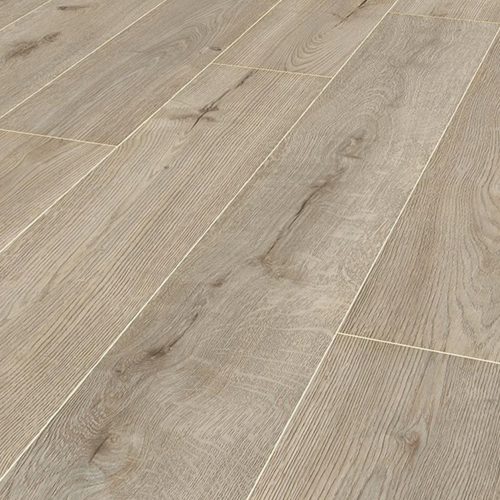 Uzorak akcijskog laminata K325 8 mm 32/AC4 sa svetlim sivo-bež drvenim dekorom i prirodnom teksturom drveta